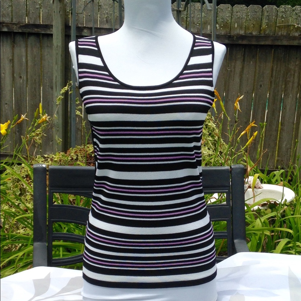 TAHARI top
